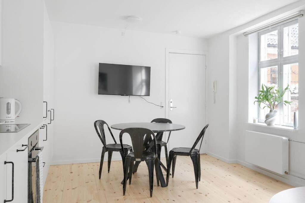 Charmerende Ved Nyhavn 1 Sal Apartamento Copenhague