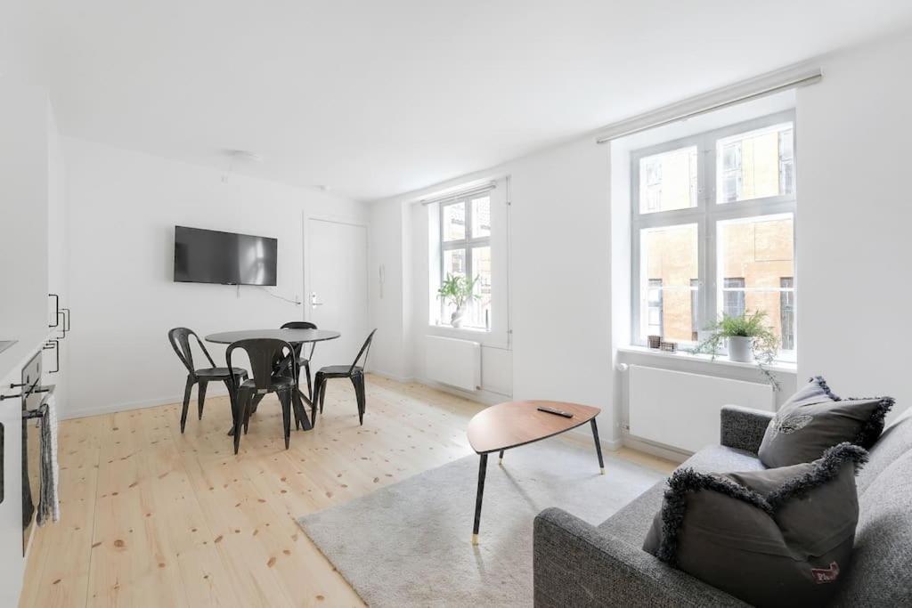 Charmerende Ved Nyhavn 1 Sal Apartamento Copenhague
